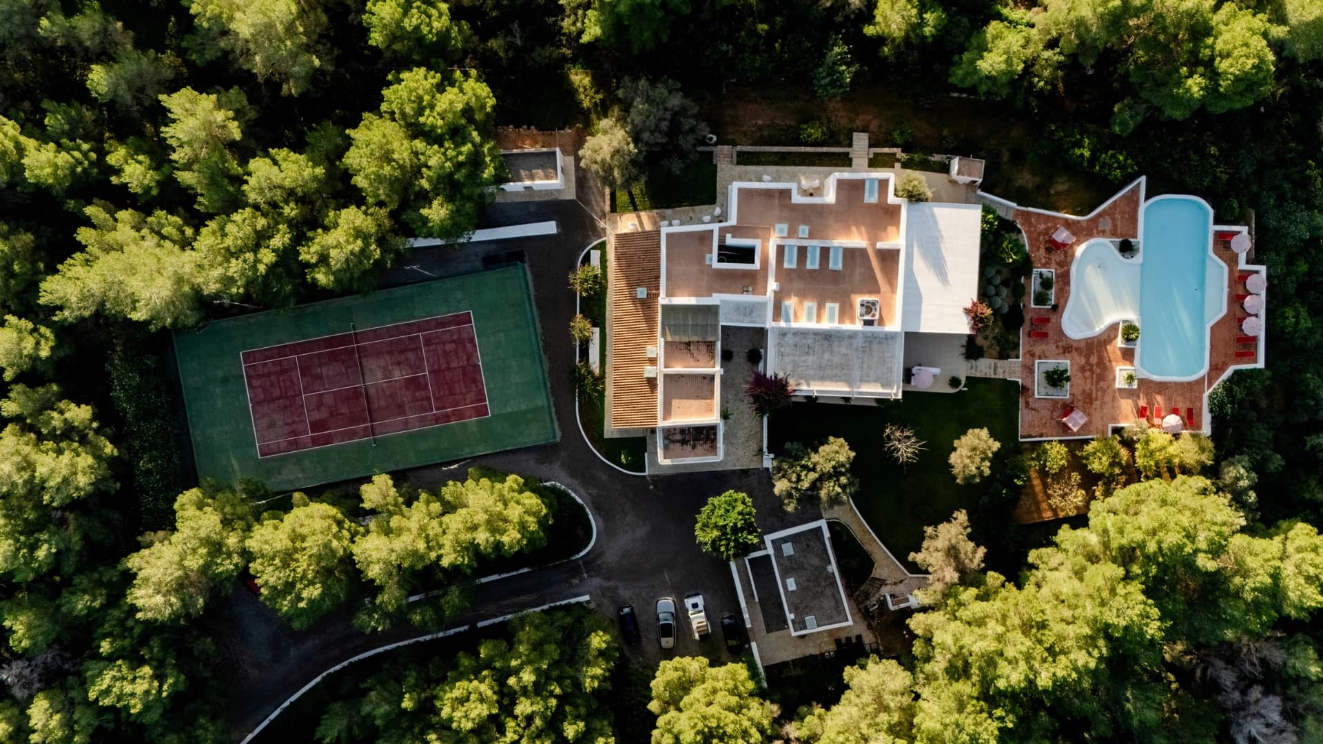 VILLA & RETREATS 16