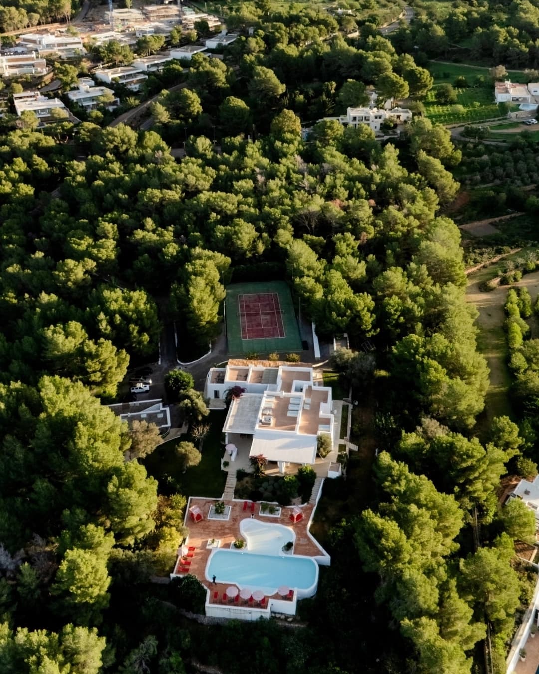 VILLA & RETREATS 20