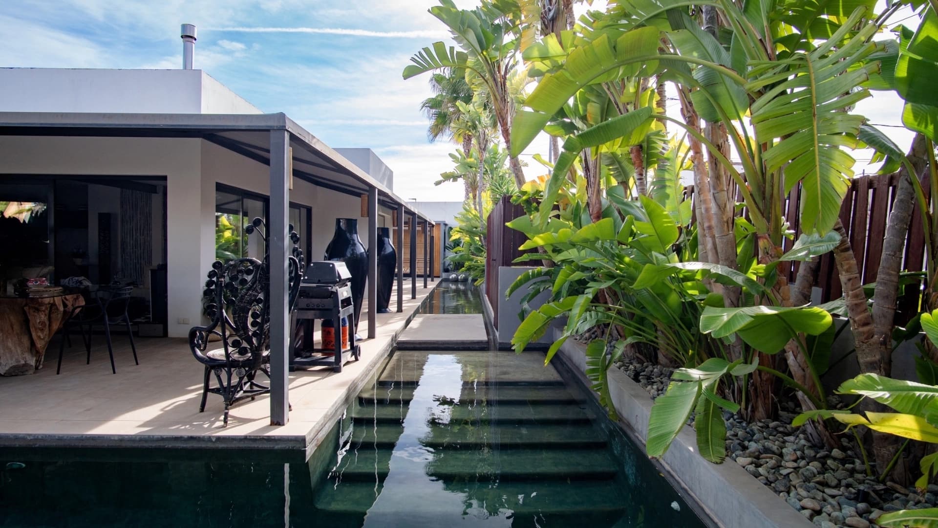 VILLA & RETREATS 32
