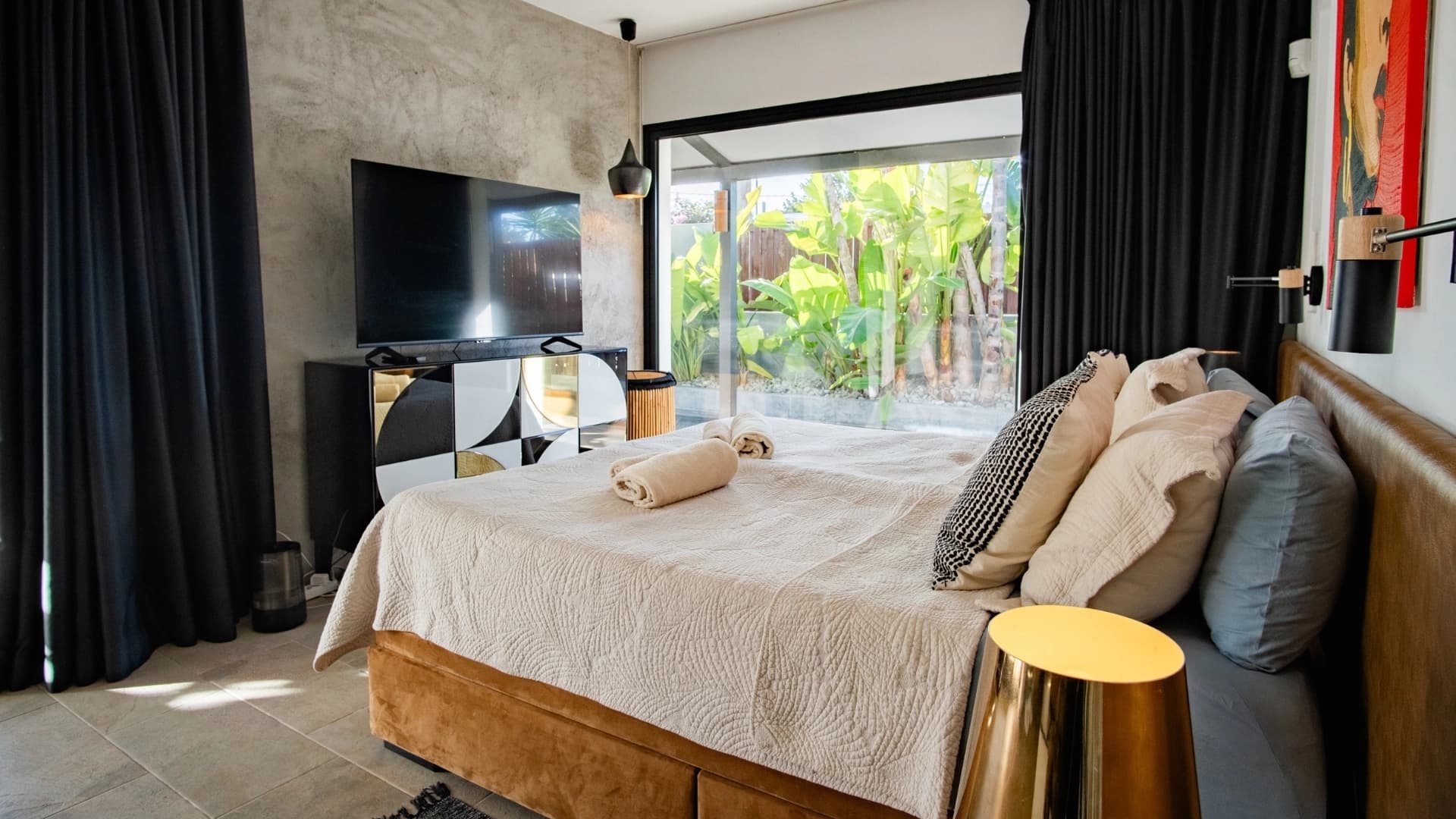 VILLA & RETREATS 33